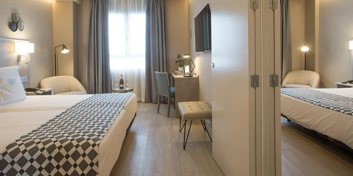 Triple Room Hotel América Sevilla Triple Room Hotel América Sevilla
